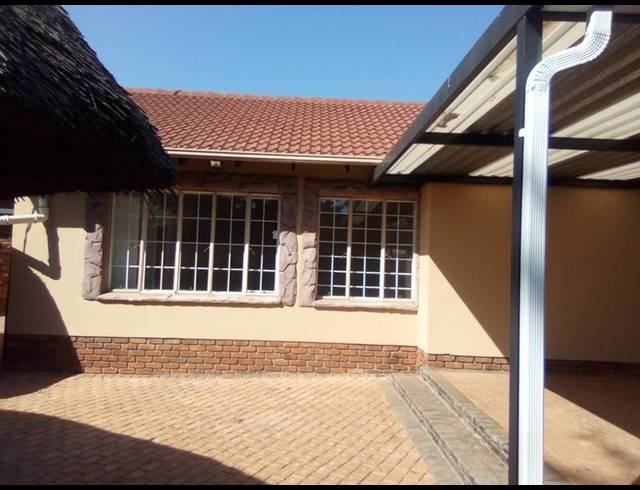 4 BEDROOM HOUSE FOR SALE IN ROOIHUISKRAAL